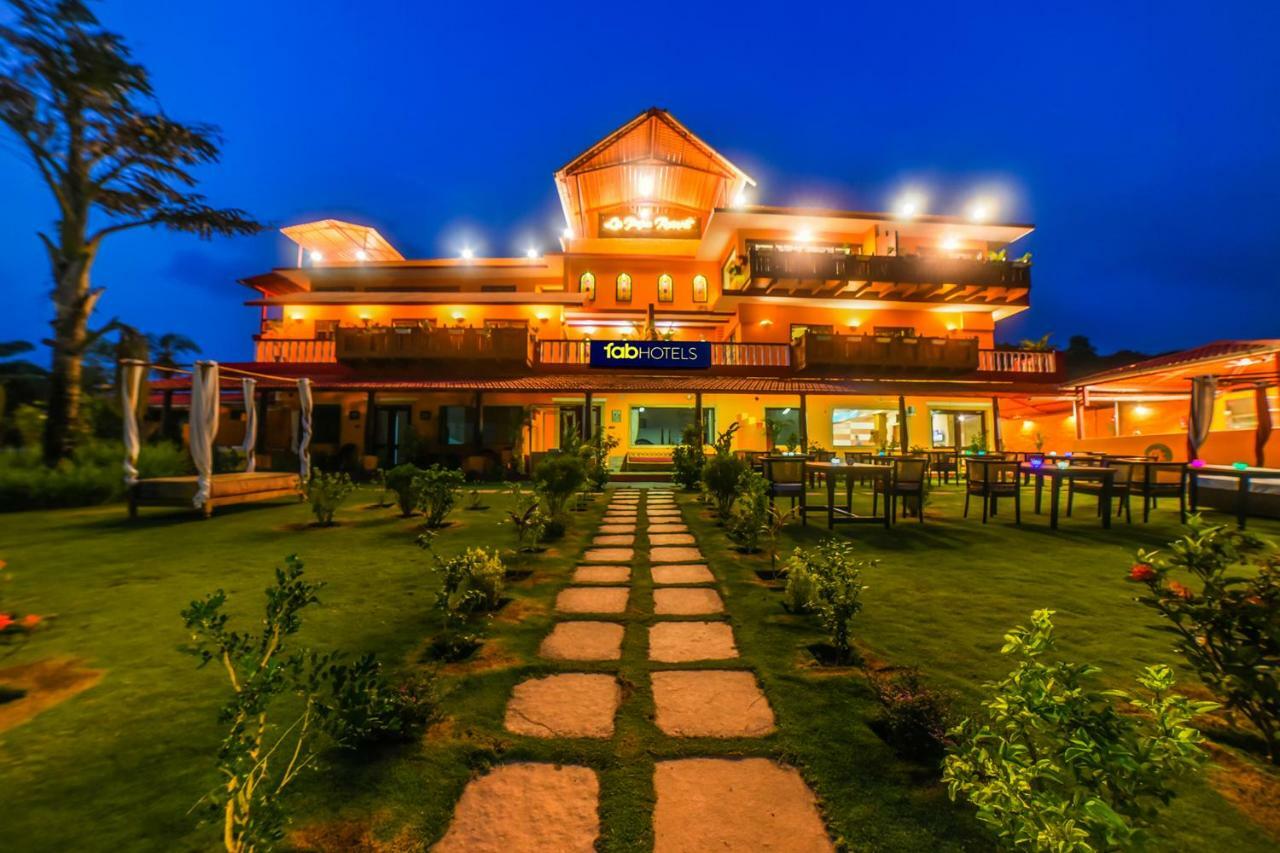 La Papa Resort Morjim Ngoại thất bức ảnh